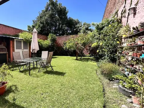 Casa de 4 ambientes con cochera -  Valentin Alsina