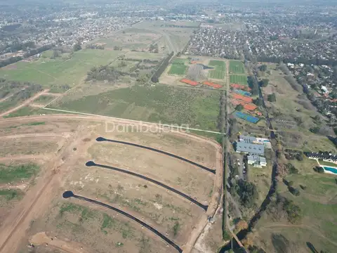 Benito Lynch y Tupac Amaru 100