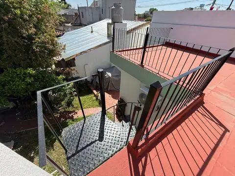 VENTA CASA 4 AMB. RAMOS MEJÍA CON JARDÍN Y TERRAZA