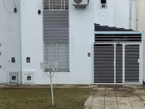 Casa en venta - 1 Dormitorio 2 Baños - La Plata