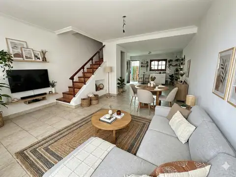 Casa 4 ambientes con 2 baños