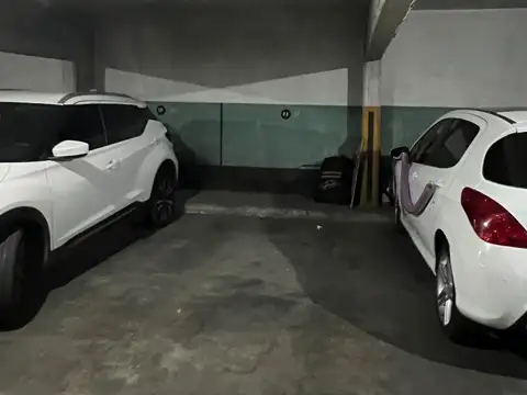 Cochera Techada en Alquiler, Pleno Lanúsita. Apto auto