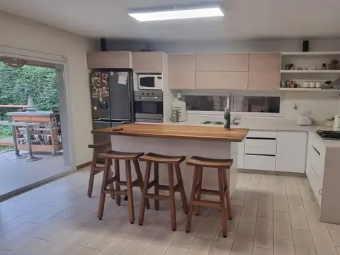 Casa en Alquiler con 1 cochera