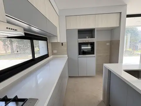 Casa en Venta en Las Golondrinas, USD 415.000