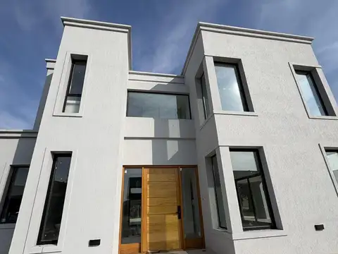 Casa 5 ambientes a estrenar en venta - APTA CREDITO - Las Golondrinas