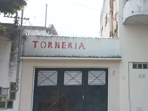 VENTA CASA MULTIFAMILIAR C/COCHERA GALPÓN -BERNAL