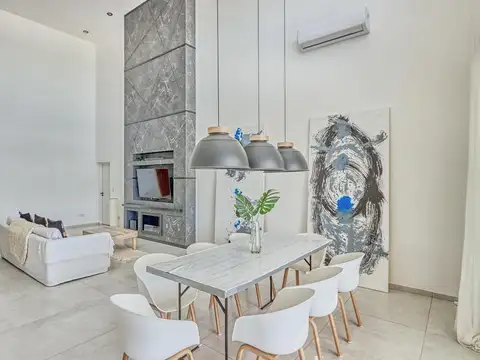 Casa en Venta en El Canton - Norte, USD 450.000
