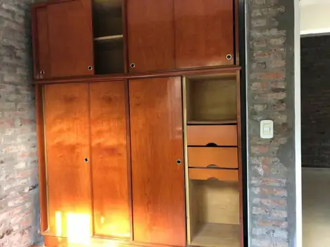 Alquila departamento centrico de 2 dormitorios en Roldan