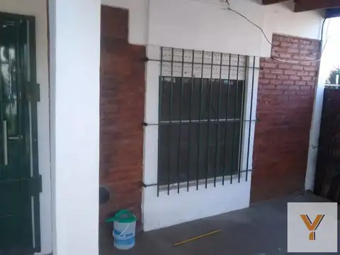 Casa 2 ambientes con 1 baño