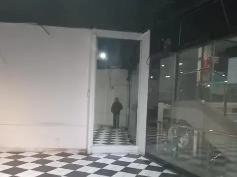 Local en  Marcelo T de Alvear 600