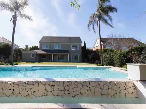 PILAR GOLF OPORTUNIDAD IMPECABLE CASA .