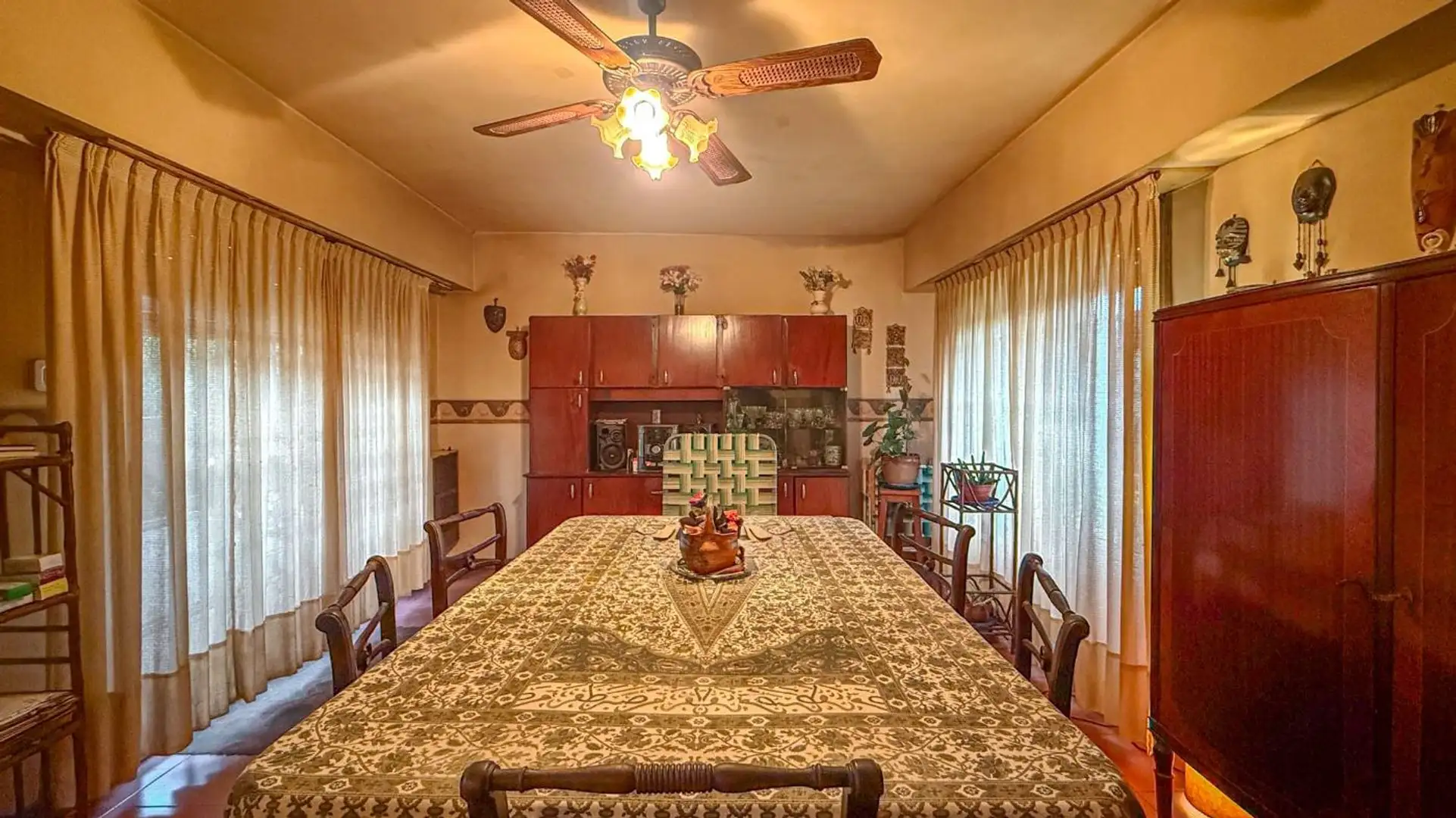 Venta Casa 3 amb Lomas del Golf con amplio parque