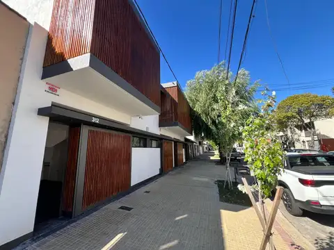 Venta de duplex tres dormitorios, La Plata