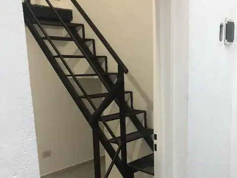 Depto Tipo Casa en Alquiler en Balvanera, $ 550.000