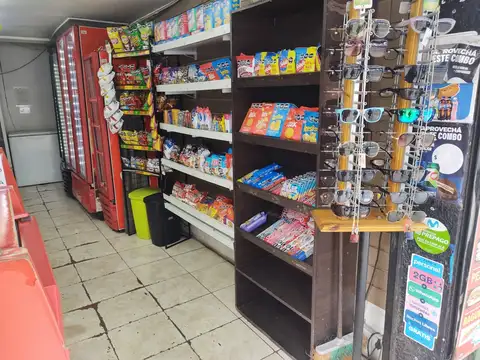 Excelente Maxikiosco en la zona de Flores.