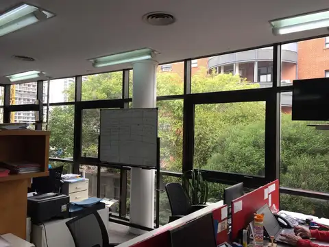 Oficina 5 ambientes con 2 baños