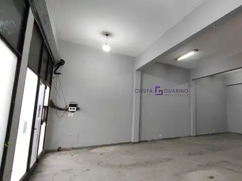 Excelente local de 75 m² ubicado en Avenida Mosconi