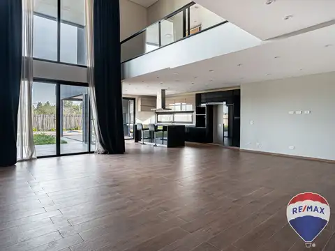 Casa en Venta en Countries y Barrios Cerrados en Esteban Echeverria, USD 360.000