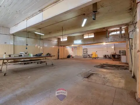 VENTA CASA DORMITORIOS + GALPON ALBERDI CORDOBA