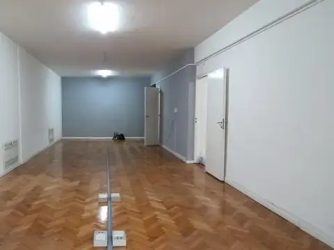 Oficinas 90 m2  totales - 2 baños - ALQUILER - San Nicolás.