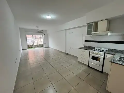 Monoambiente al frente con balcón en Boedo – Muy luminoso