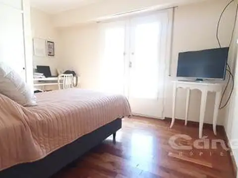 Casa en Venta con 8 cocheras