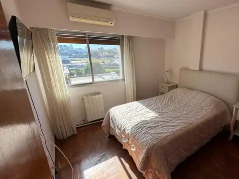 VENTA – Departamento 2 dormitorios en excelente estado con baulera en Centro