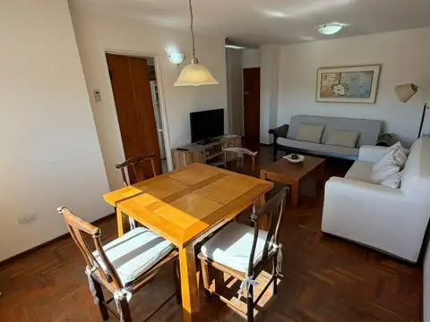 VENTA – Departamento 2 dormitorios en excelente estado con baulera en Centro