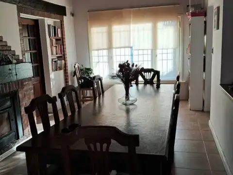Casa 5 ambientes con 3 baños