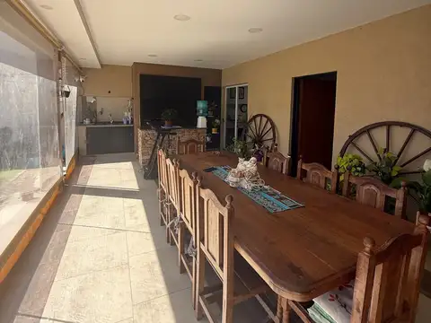 Casa 4 ambientes con 3 baños