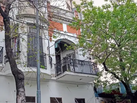 Importante Propiedad 187 m2 Avenida Rivadavia 8600 CABA 