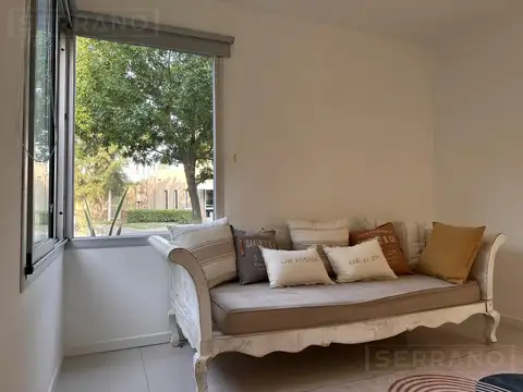 JBI. Casa en alquiler de 7 ambientes con pileta y vista al lago en La Comarca, General Pacheco Tigre