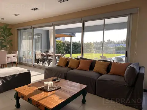 Casa en venta de 6 ambientes con pileta y vista al lago en La Comarca, General Pacheco Tigre