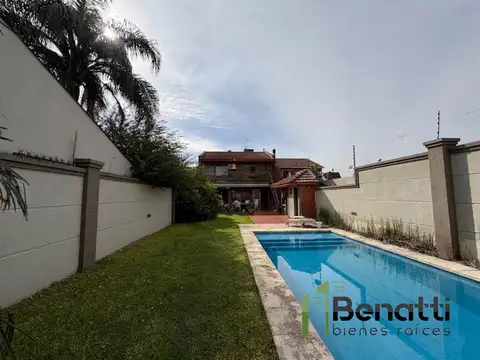 Casa en Venta con 2 cocheras