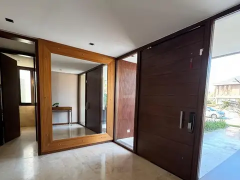 Casa 6 ambientes con 4 baños
