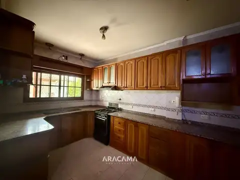 Casa en Alquiler de 4 dormitorios