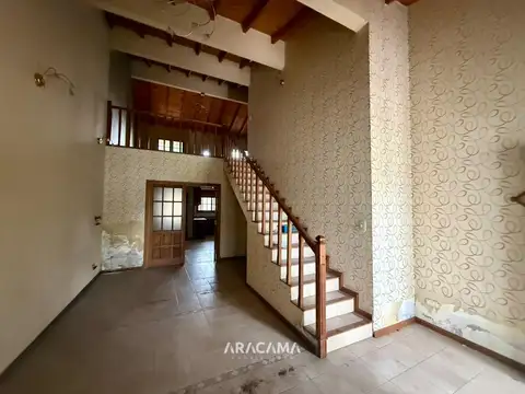Casa en Alquiler con 1 cochera