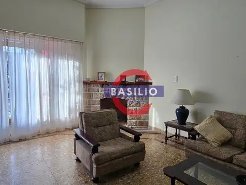 Casa 7 ambientes con 3 baños