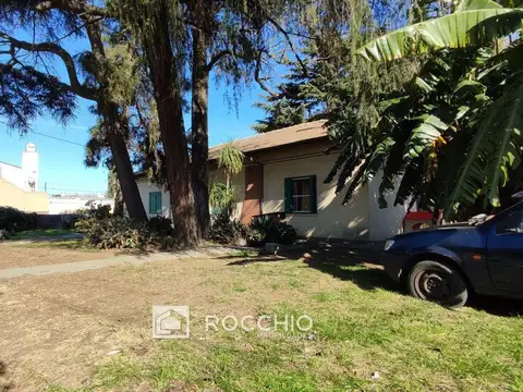 BOULEVARD BALLESTER 6770. Entre Santa cruz y Rawson