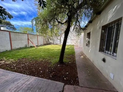Casa en Alquiler con 1 cochera