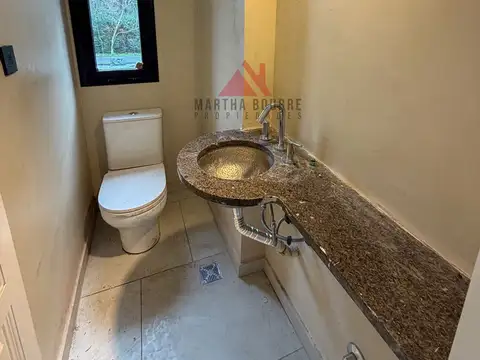 Casa 4 ambientes con 3 baños