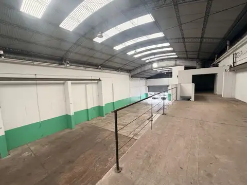 ALQUILER Importante Galpón Industrial con Puente Grúa en Caseros, Tres de Febrero