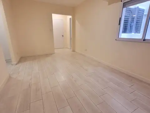 AMPLIO DEPARTAMENTO - 2 AMBIENTES - SUBTE MUY CERCA - RECICLADO