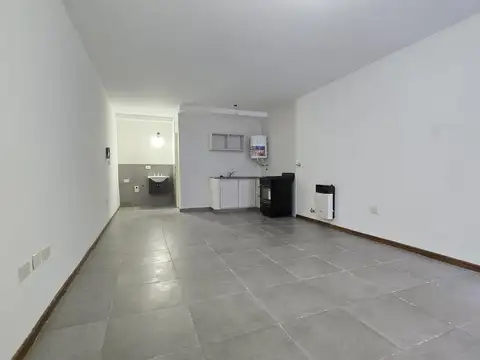 Monoambiente de pasillo. Sin gastos centrales.