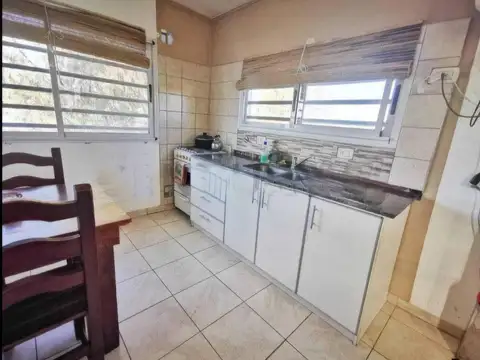 Casa en Venta con 4 cocheras