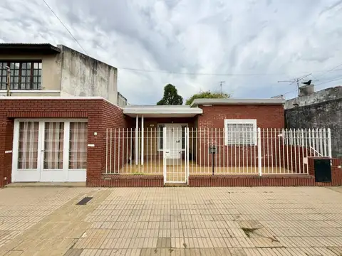 Casa americana 3 ambientes en muy buena ubicación