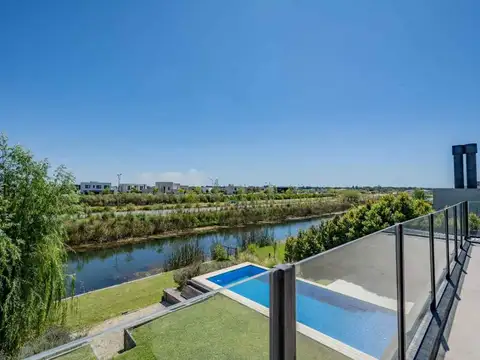 Casa 7 ambientes con 4 baños