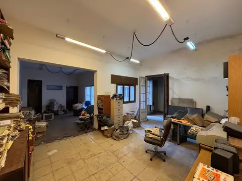 Casa 8 ambientes con 3 baños