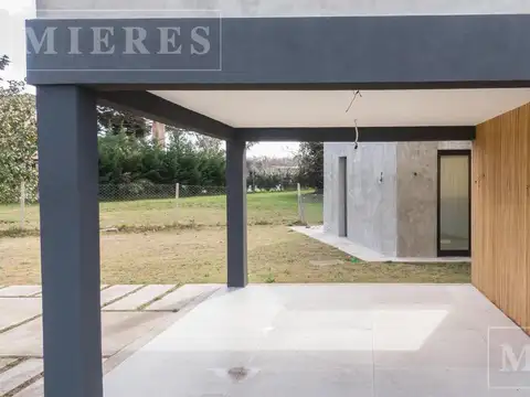 Casa 5 ambientes con 3 baños