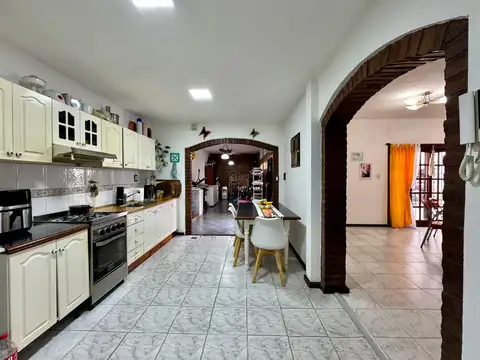 Casa 4 ambientes con 3 baños
